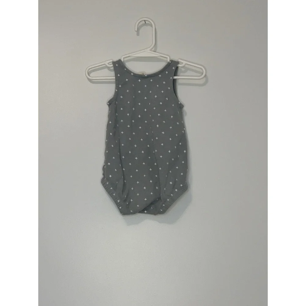 Quincy Mae Cross Print Sleeveless Romper Grey 6-12M [Good Used]